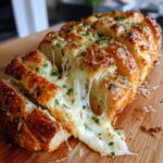 Cheesy Garlic Bread Pull-Apart Loaf