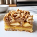 Apple crumble bars with a crunchy topping and tender, cinnamon-spiced filling.